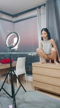 亚裔高颜小只马白人的性玩具「Asian_sexdoll」OF露脸大尺度私拍 火辣身材白虎少女极品炮架子 截图2