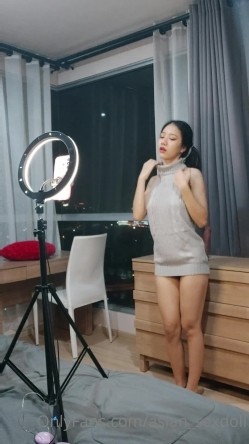 亚裔高颜小只马白人的性玩具「Asian_sexdoll」OF露脸大尺度私拍 火辣身材白虎少女极品炮架子 截图8
