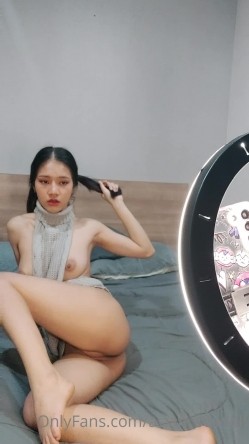亚裔高颜小只马白人的性玩具「Asian_sexdoll」OF露脸大尺度私拍 火辣身材白虎少女极品炮架子 截图11