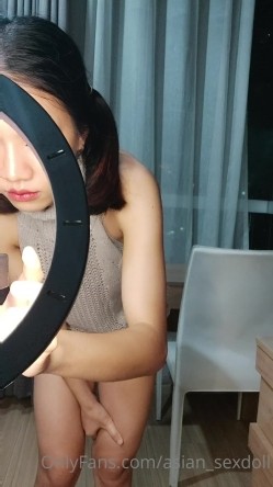亚裔高颜小只马白人的性玩具「Asian_sexdoll」OF露脸大尺度私拍 火辣身材白虎少女极品炮架子 截图13
