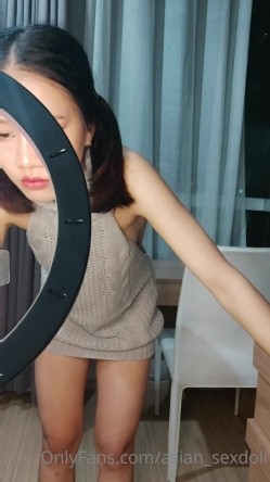 亚裔高颜小只马白人的性玩具「Asian_sexdoll」OF露脸大尺度私拍 火辣身材白虎少女极品炮架子 截图15