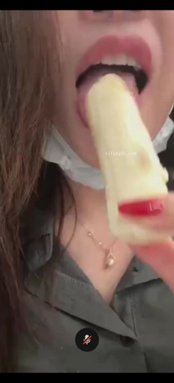 【抖音福利】性爱女王【叶娇娇】会议室性爱XO闺蜜双飞 自慰 丝袜高跟诱惑 户外口交 车震 截图6