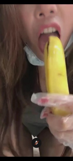 【抖音福利】性爱女王【叶娇娇】会议室性爱XO闺蜜双飞 自慰 丝袜高跟诱惑 户外口交 车震 截图10