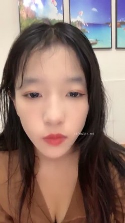 顶级校花来了【小牙刷】这么漂亮的大奶子今年看到过最好看的男人梦想的身材，完美内射！ 截图1