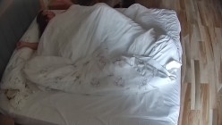 情趣酒店 邻家小美女跟男友刚睡醒就开干 男人战斗力爆表 硬生生干了一个多小时 美女也是激情狂野 截图4