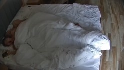 情趣酒店 邻家小美女跟男友刚睡醒就开干 男人战斗力爆表 硬生生干了一个多小时 美女也是激情狂野 截图16