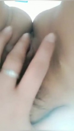 快手轻熟少妇女主播『东北妞瑶瑶』各种情趣内衣花式摸逼别有一番风味 截图10