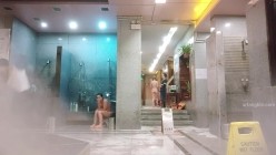 ️洗浴酒店女士区内部真实曝光，入镜的年轻美女太极品了，肤白奶大又挺，还发现一位孕妇宝妈 截图16