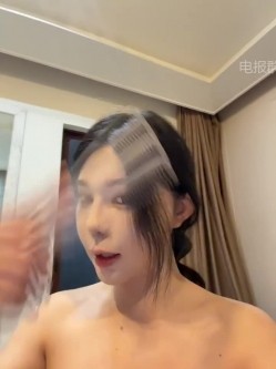 ️顶级外围骚货【linjianvhai】网红女神玩的花双洞已开~灌肠喷水户别墅外泳池阳台秀屁眼骚屄双喷 截图12