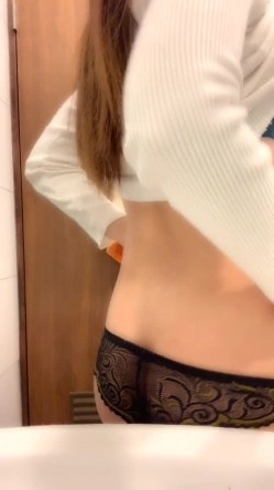 《云盘破解》又一位喜欢抠B自慰的小淫娃被曝光 截图10