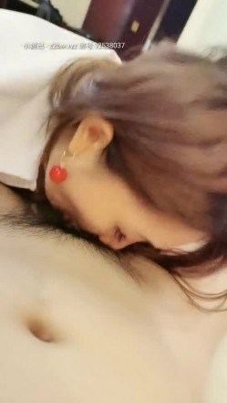 美乳骚妇天天操【爱穿丝袜的少妇】爆裂灰丝小骚货约操羞涩粉丝男 多姿势爆操最后口爆吞精射了好多 截图5