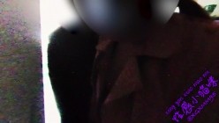 最新全网狂人硬核户外真实勾引骚女【性感小猫咪】，公交车站塞震动蛋自慰，路上车来车往 截图9