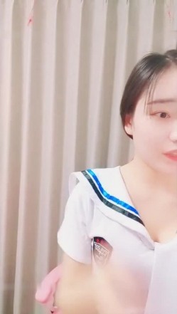 高颜值大奶眼镜妹子道具自慰喷水棉袜椅子上按摩器插入 摩擦高潮喷水呻吟娇喘非常诱人 截图2