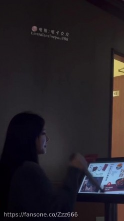 实力约炮大神【郑原创Zzz666】与女神第一次解锁在KTV包厢厕所露脸性爱 截图1