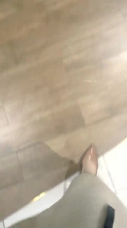 户外露出达人【御姐爱深喉】丝袜裸空从商场到图书馆再到超市裸空太牛逼了强烈推荐！ 截图12