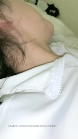 【Avove】系列合集，野战爱好者，带着炮友各地留精，最爱无毛肥逼包臀裙肉丝 截图3