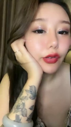 女神！超漂亮~【舌精姐姐】罕见啪啪~看的我鸡儿喷火 截图3