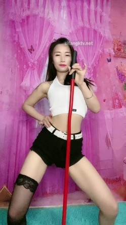 千元无上定制快手被封就开新号业内小有名气的网红女【敏爷燕儿】漏B漏脸激情顶胯大阴唇都跟着波动 截图10
