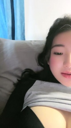 重磅！G奶校花下海~纯到爆炸，【大二学妹】，宿舍脱光，天然白虎馒头穴，小穴超肥，奶子又大又软 截图1