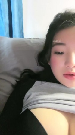 重磅！G奶校花下海~纯到爆炸，【大二学妹】，宿舍脱光，天然白虎馒头穴，小穴超肥，奶子又大又软 截图2