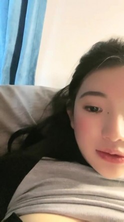 重磅！G奶校花下海~纯到爆炸，【大二学妹】，宿舍脱光，天然白虎馒头穴，小穴超肥，奶子又大又软 截图5