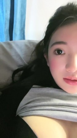 重磅！G奶校花下海~纯到爆炸，【大二学妹】，宿舍脱光，天然白虎馒头穴，小穴超肥，奶子又大又软 截图8