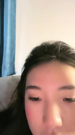 重磅！G奶校花下海~纯到爆炸，【大二学妹】，宿舍脱光，天然白虎馒头穴，小穴超肥，奶子又大又软 截图9