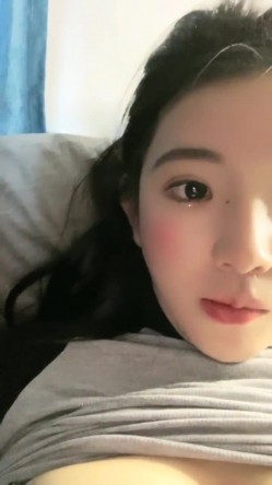 重磅！G奶校花下海~纯到爆炸，【大二学妹】，宿舍脱光，天然白虎馒头穴，小穴超肥，奶子又大又软 截图11