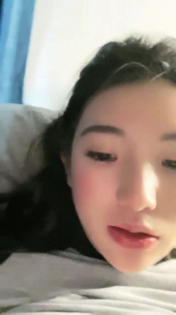 重磅！G奶校花下海~纯到爆炸，【大二学妹】，宿舍脱光，天然白虎馒头穴，小穴超肥，奶子又大又软 截图13