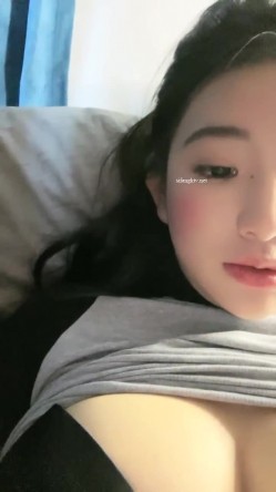 重磅！G奶校花下海~纯到爆炸，【大二学妹】，宿舍脱光，天然白虎馒头穴，小穴超肥，奶子又大又软 截图14