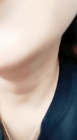 高颜值长发骚货少妇和炮友户外车上口爆 口交深喉 口活很棒 男的受不了就射在嘴里 非常精彩 截图4