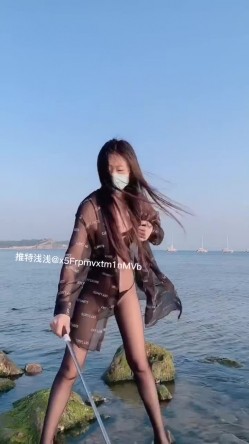【新奇刺激女神露出】超极品反差女神『浅浅』露出界天花板 带狐狸尾巴极限户外公众场所露出 性感女神极限反差 截图8