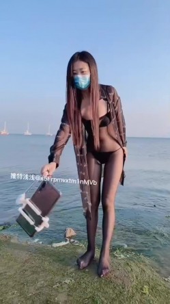 【新奇刺激女神露出】超极品反差女神『浅浅』露出界天花板 带狐狸尾巴极限户外公众场所露出 性感女神极限反差 截图9