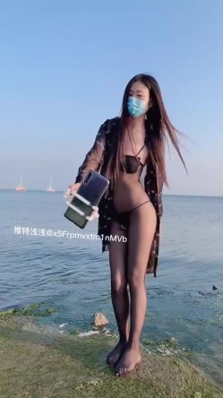 【新奇刺激女神露出】超极品反差女神『浅浅』露出界天花板 带狐狸尾巴极限户外公众场所露出 性感女神极限反差 截图10