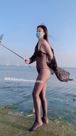 【新奇刺激女神露出】超极品反差女神『浅浅』露出界天花板 带狐狸尾巴极限户外公众场所露出 性感女神极限反差 截图14