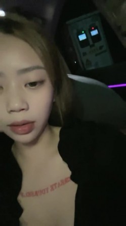 兼职援交的那几天，极品女大学生，【柔柔早点睡】，深夜约土豪哥，豪车停路边车震，酒店内再来一炮，蜜桃臀白又大，真美真刺激 截图6
