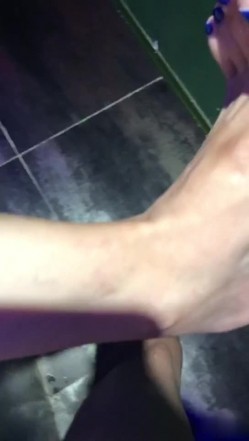 熟女控~阿姨发骚淫语不断，‘用力点嘛，我快受不了啦，骚逼好痒，好想跟你在一起，我就喜欢被你艹，你知道吗’，听得我都受不了哦！ 截图6