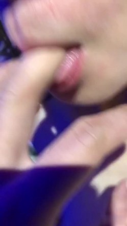 熟女控~阿姨发骚淫语不断，‘用力点嘛，我快受不了啦，骚逼好痒，好想跟你在一起，我就喜欢被你艹，你知道吗’，听得我都受不了哦！ 截图9