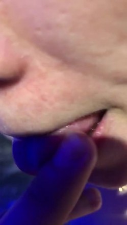 熟女控~阿姨发骚淫语不断，‘用力点嘛，我快受不了啦，骚逼好痒，好想跟你在一起，我就喜欢被你艹，你知道吗’，听得我都受不了哦！ 截图10