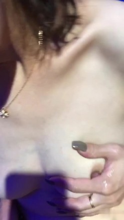熟女控~阿姨发骚淫语不断，‘用力点嘛，我快受不了啦，骚逼好痒，好想跟你在一起，我就喜欢被你艹，你知道吗’，听得我都受不了哦！ 截图14