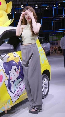 车展短裙长腿性感特写 截图2