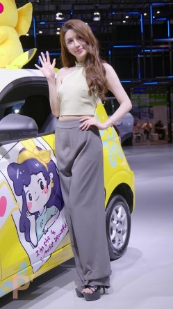 车展短裙长腿性感特写 截图4
