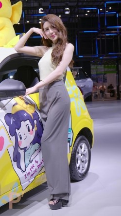 车展短裙长腿性感特写 截图6