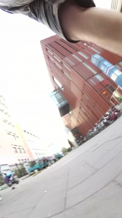 北京地铁商圈CD系列2，掀裙被小姐姐发现差点被打手，大神不怕还继续拍 截图9