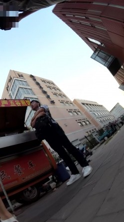 北京地铁商圈CD系列2，掀裙被小姐姐发现差点被打手，大神不怕还继续拍 截图11