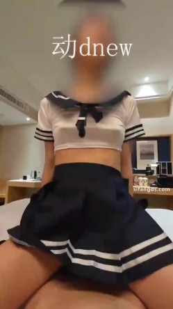 顶级淫妻博主，【DDNEW】，跟单男前后夹击骚老婆，不得不说，真的骚户外露出 截图2