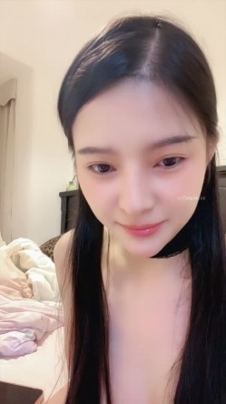 前凸后翘的尤物女神【桃花文化洋洋】下海福利，身材傲人，脸穴同框道具自慰 截图9