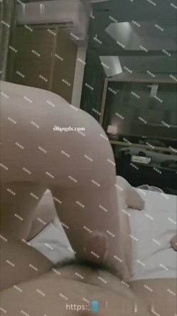 超顶级淫妻，【圈圈】，最新付费私拍，本期直接露脸，和粉丝车震，约单男大学生3P，好刺激 截图2