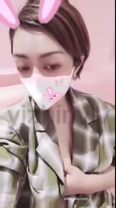 【极品骚货性爱流出】推特女神『大婊姐』深情解说每一个淫乱不堪的故事:当着老公面被他朋友无套插入的三人大战 截图5