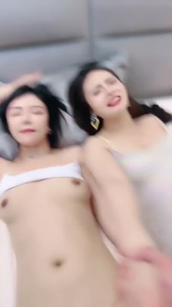 奶球的球迷车模闺蜜骚逼们，集结几个这么骚的骚货，轮流被干几个小时！刚下海18岁大眼妹妹，懵懂看着俩姐姐被操的爽翻天 截图11
